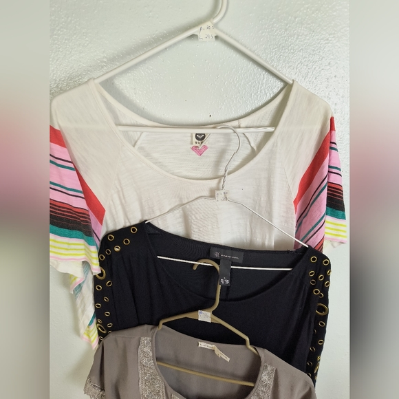 Bundle of 3 Tops Women's Tops Bundle Of 3 Size Small S - Picture 6 of 9